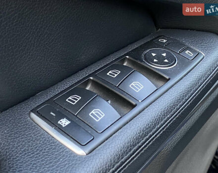 Синий Мерседес Е-Класс, объемом двигателя 2.1 л и пробегом 245 тыс. км за 18500 $, фото 30 на Automoto.ua