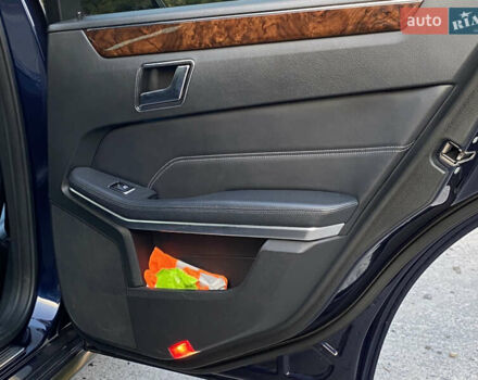 Синий Мерседес Е-Класс, объемом двигателя 2.1 л и пробегом 245 тыс. км за 18500 $, фото 17 на Automoto.ua