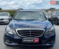 Синий Мерседес Е-Класс, объемом двигателя 2.2 л и пробегом 323 тыс. км за 15300 $, фото 1 на Automoto.ua