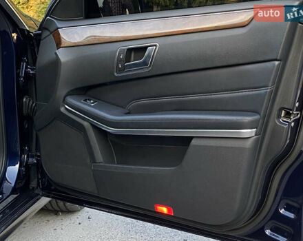 Синий Мерседес Е-Класс, объемом двигателя 2.1 л и пробегом 245 тыс. км за 18500 $, фото 19 на Automoto.ua