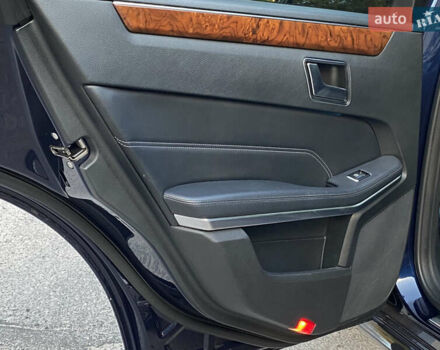 Синий Мерседес Е-Класс, объемом двигателя 2.1 л и пробегом 245 тыс. км за 18500 $, фото 15 на Automoto.ua