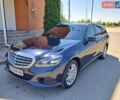 Синий Мерседес Е-Класс, объемом двигателя 2.1 л и пробегом 230 тыс. км за 16000 $, фото 1 на Automoto.ua