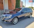 Синий Мерседес Е-Класс, объемом двигателя 2.1 л и пробегом 230 тыс. км за 16000 $, фото 1 на Automoto.ua