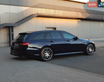 Мерседес Е-Клас 2018 у Києві на Automoto.ua Синій Мерседес Е-Клас, об'ємом двигуна 4 л та пробігом 83 тис. км за 63900 $, фото 7 на Automoto.ua