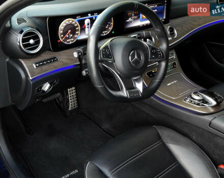 Синій Мерседес Е-Клас, об'ємом двигуна 4 л та пробігом 83 тис. км за 62490 $, фото 19 на Automoto.ua