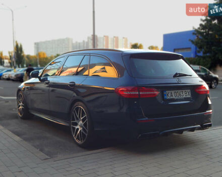 Мерседес Е-Клас 2018 у Києві на Automoto.ua Синій Мерседес Е-Клас, об'ємом двигуна 4 л та пробігом 83 тис. км за 63900 $, фото 9 на Automoto.ua