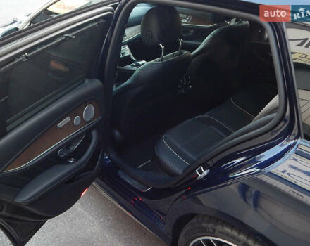 Мерседес Е-Клас 2018 у Києві на Automoto.ua Синій Мерседес Е-Клас, об'ємом двигуна 4 л та пробігом 83 тис. км за 63900 $, фото 18 на Automoto.ua