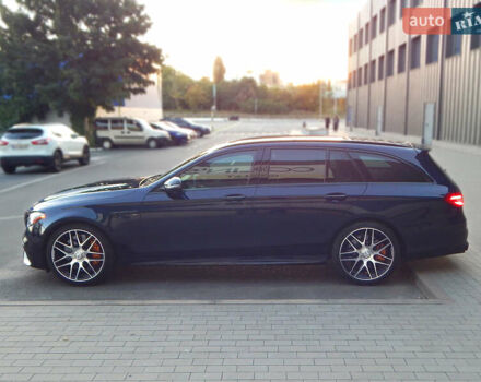 Мерседес Е-Клас 2018 у Києві на Automoto.ua Синій Мерседес Е-Клас, об'ємом двигуна 4 л та пробігом 83 тис. км за 63900 $, фото 2 на Automoto.ua