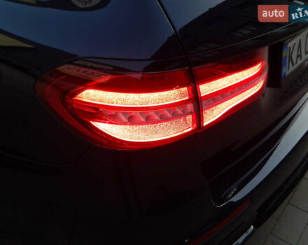 Синій Мерседес Е-Клас, об'ємом двигуна 4 л та пробігом 83 тис. км за 62490 $, фото 28 на Automoto.ua