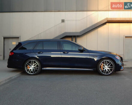 Синій Мерседес Е-Клас, об'ємом двигуна 4 л та пробігом 83 тис. км за 62490 $, фото 6 на Automoto.ua