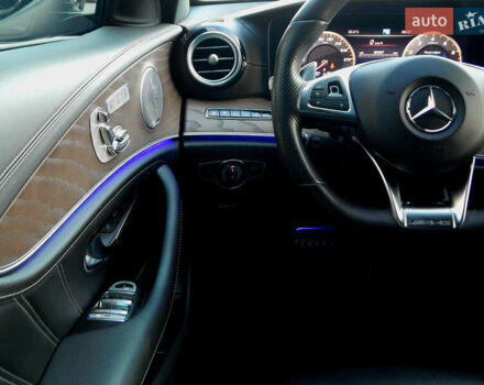 Мерседес Е-Клас 2018 у Києві на Automoto.ua Синій Мерседес Е-Клас, об'ємом двигуна 4 л та пробігом 83 тис. км за 63900 $, фото 13 на Automoto.ua