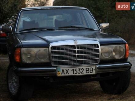 Мерседес Е-Клас 1980 у Харкові на Automoto.ua Синій Мерседес Е-Клас, об'ємом двигуна 2.3 л та пробігом 300 тис. км за 1500 $, фото 1 на Automoto.ua