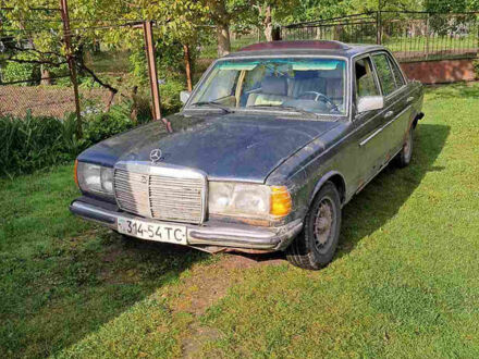 Мерседес Е-Класс 1981 в Львове на Automoto.ua Синий Мерседес Е-Класс, объемом двигателя 2.3 л и пробегом 350 тыс. км за 1000 $, фото 1 на Automoto.ua