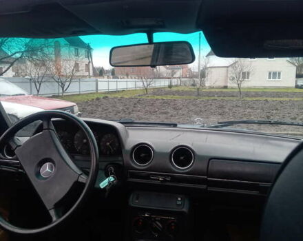 Синий Мерседес Е-Класс, объемом двигателя 2.4 л и пробегом 999 тыс. км за 2250 $, фото 1 на Automoto.ua