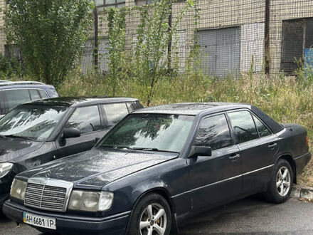 Мерседес Е-Класс 1986 в Киеве на Automoto.ua Синий Мерседес Е-Класс, объемом двигателя 2.6 л и пробегом 333 тыс. км за 1600 $, фото 1 на Automoto.ua