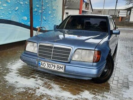 Мерседес Е-Клас 1986 у Хусте на Automoto.ua Синій Мерседес Е-Клас, об'ємом двигуна 2 л та пробігом 300 тис. км за 1600 $, фото 1 на Automoto.ua