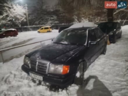 Синий Мерседес Е-Класс, объемом двигателя 2.3 л и пробегом 250 тыс. км за 1000 $, фото 1 на Automoto.ua