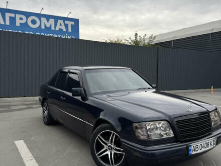 Синий Мерседес Е-Класс, объемом двигателя 2.3 л и пробегом 370 тыс. км за 2900 $, фото 1 на Automoto.ua