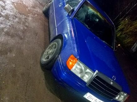 Синій Мерседес Е-Клас, об'ємом двигуна 2.6 л та пробігом 330 тис. км за 1300 $, фото 1 на Automoto.ua