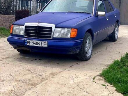 Синий Мерседес Е-Класс, объемом двигателя 2.6 л и пробегом 0 тыс. км за 1800 $, фото 1 на Automoto.ua