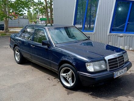 Мерседес Е-Клас 1988 у Миколаєві на Automoto.ua Синій Мерседес Е-Клас, об'ємом двигуна 23 л та пробігом 350 тис. км за 2200 $, фото 1 на Automoto.ua