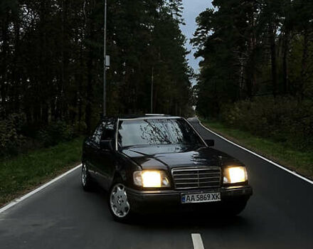 Синий Мерседес Е-Класс, объемом двигателя 2 л и пробегом 376 тыс. км за 3000 $, фото 1 на Automoto.ua