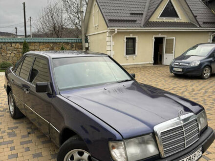 Синій Мерседес Е-Клас, об'ємом двигуна 2 л та пробігом 390 тис. км за 1950 $, фото 1 на Automoto.ua