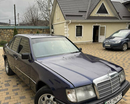 Синий Мерседес Е-Класс, объемом двигателя 2 л и пробегом 390 тыс. км за 1950 $, фото 1 на Automoto.ua