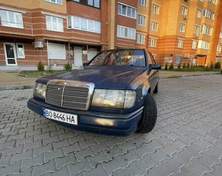 Синій Мерседес Е-Клас, об'ємом двигуна 2 л та пробігом 258 тис. км за 1900 $, фото 1 на Automoto.ua