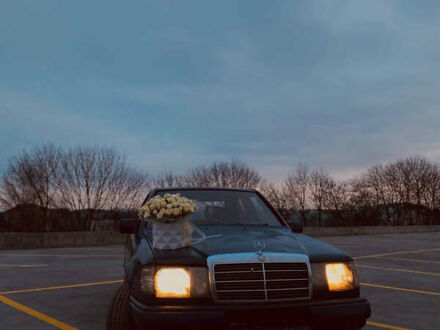 Синий Мерседес Е-Класс, объемом двигателя 2 л и пробегом 300 тыс. км за 1700 $, фото 1 на Automoto.ua