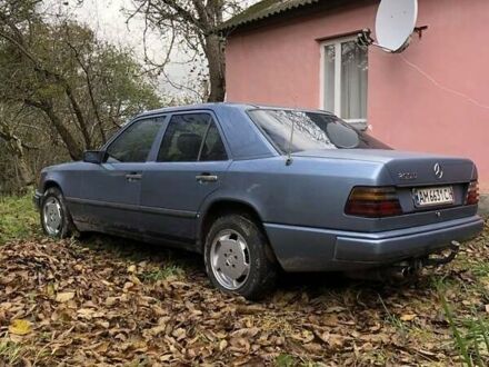 Мерседес Е-Класс 1988 в Овруче на Automoto.ua Синий Мерседес Е-Класс, объемом двигателя 2 л и пробегом 500 тыс. км за 3000 $, фото 1 на Automoto.ua