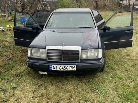 Синій Мерседес Е-Клас, об'ємом двигуна 3 л та пробігом 400 тис. км за 1800 $, фото 1 на Automoto.ua