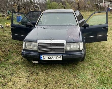 Синий Мерседес Е-Класс, объемом двигателя 3 л и пробегом 400 тыс. км за 1800 $, фото 1 на Automoto.ua