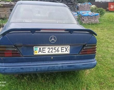 Синій Мерседес Е-Клас, об'ємом двигуна 2.2 л та пробігом 300 тис. км за 1520 $, фото 1 на Automoto.ua