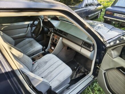 Мерседес Е-Класс 1989 в Броварах на Automoto.ua Синий Мерседес Е-Класс, объемом двигателя 2 л и пробегом 350 тыс. км за 2010 $, фото 1 на Automoto.ua