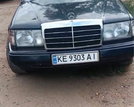 Синий Мерседес Е-Класс, объемом двигателя 2.6 л и пробегом 300 тыс. км за 2200 $, фото 1 на Automoto.ua