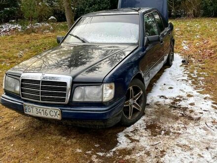 Мерседес Е-Класс 1989 в Геническе на Automoto.ua Синий Мерседес Е-Класс, объемом двигателя 2.3 л и пробегом 286 тыс. км за 2100 $, фото 1 на Automoto.ua