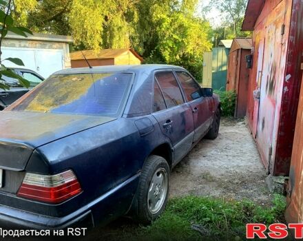 Синій Мерседес Е-Клас, об'ємом двигуна 3 л та пробігом 0 тис. км за 1300 $, фото 1 на Automoto.ua