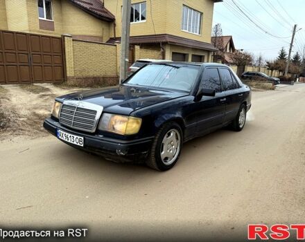 Синий Мерседес Е-Класс, объемом двигателя 2.6 л и пробегом 280 тыс. км за 1750 $, фото 1 на Automoto.ua