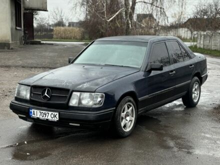 Синий Мерседес Е-Класс, объемом двигателя 2 л и пробегом 200 тыс. км за 1490 $, фото 1 на Automoto.ua