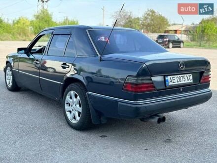 Мерседес Е-Клас 1990 у Дніпро (Дніпропетровську) на Automoto.ua Синій Мерседес Е-Клас, об'ємом двигуна 2 л та пробігом 430 тис. км за 2600 $, фото 1 на Automoto.ua