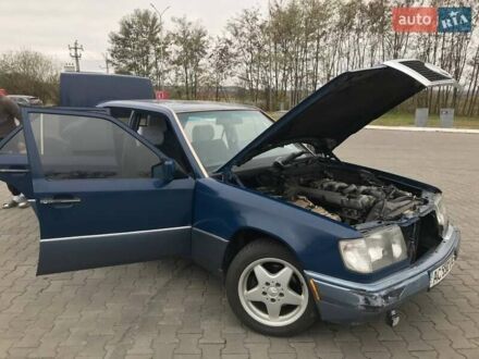 Мерседес Е-Класс 1990 в Луцке на Automoto.ua Синий Мерседес Е-Класс, объемом двигателя 2.5 л и пробегом 390 тыс. км за 2664 $, фото 1 на Automoto.ua