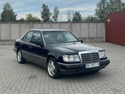 Синій Мерседес Е-Клас, об'ємом двигуна 2 л та пробігом 317 тис. км за 1999 $, фото 1 на Automoto.ua
