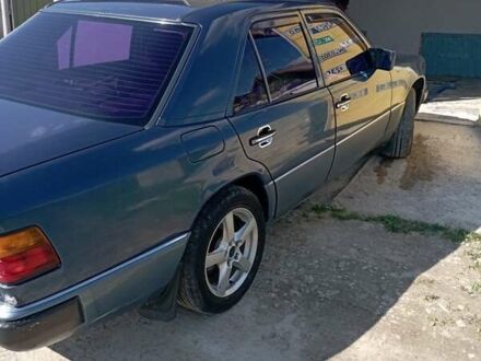 Мерседес Е-Клас 1991 у Львові на Automoto.ua Синій Мерседес Е-Клас, об'ємом двигуна 2.3 л та пробігом 400 тис. км за 2550 $, фото 1 на Automoto.ua