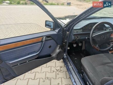 Мерседес Е-Класс 1992 в Львове на Automoto.ua Синий Мерседес Е-Класс, объемом двигателя 2 л и пробегом 530 тыс. км за 1800 $, фото 1 на Automoto.ua
