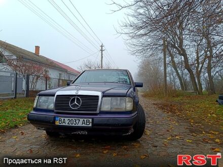 Синий Мерседес Е-Класс, объемом двигателя 2 л и пробегом 0 тыс. км за 1400 $, фото 1 на Automoto.ua