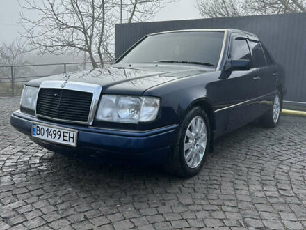 Синій Мерседес Е-Клас, об'ємом двигуна 2 л та пробігом 350 тис. км за 2400 $, фото 1 на Automoto.ua