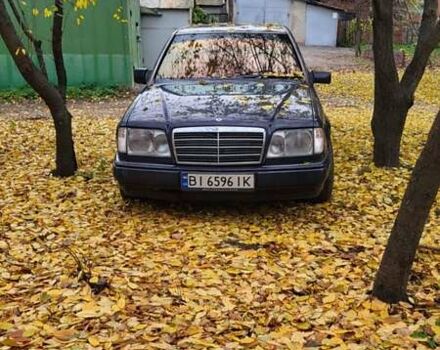 Синий Мерседес Е-Класс, объемом двигателя 2.8 л и пробегом 400 тыс. км за 2800 $, фото 1 на Automoto.ua