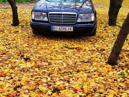 Синий Мерседес Е-Класс, объемом двигателя 2.8 л и пробегом 211 тыс. км за 2800 $, фото 1 на Automoto.ua