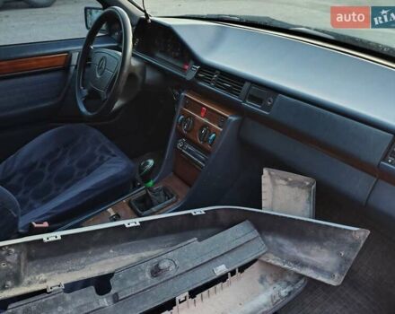 Синий Мерседес Е-Класс, объемом двигателя 2.5 л и пробегом 614 тыс. км за 2700 $, фото 1 на Automoto.ua